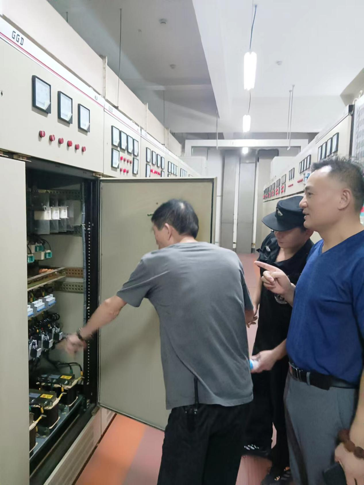 當(dāng)好商城安全“守夜人”！錢江商城開展安全夜查行動(dòng)