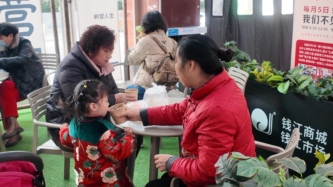 錢江商城臘八送暖，情滿杭城