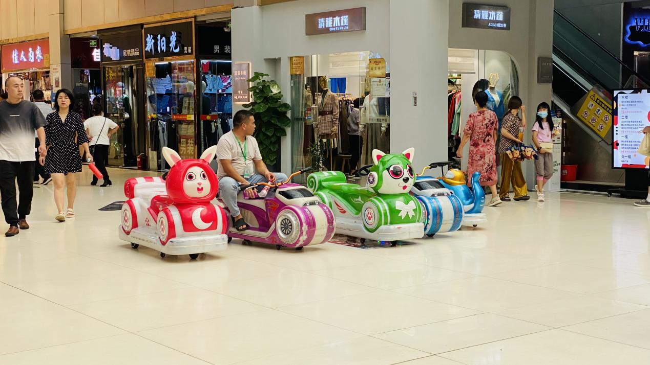 兒童游樂(lè)車(chē)現(xiàn)身錢(qián)江商城，深受小朋友青睞