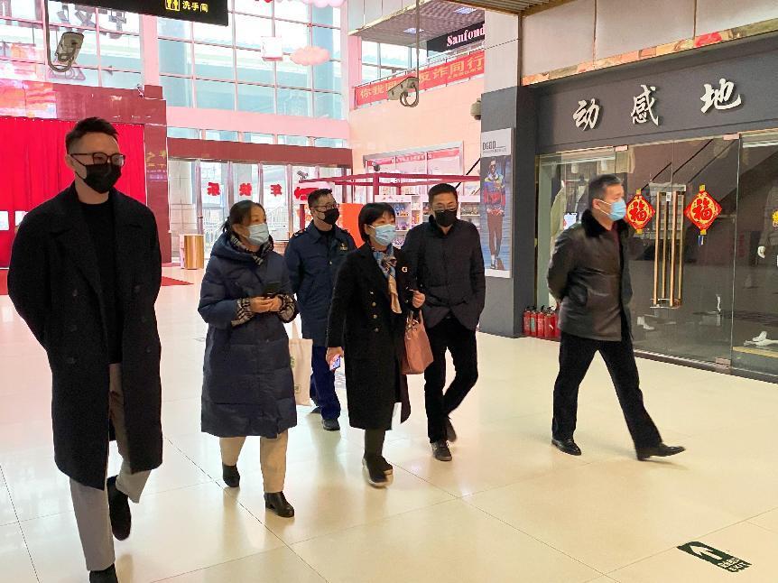 杭州市市場(chǎng)監(jiān)督管理局市場(chǎng)處姚如滔處長(zhǎng)蒞臨錢江商城開展進(jìn)口商品疫情防控指導(dǎo)工作