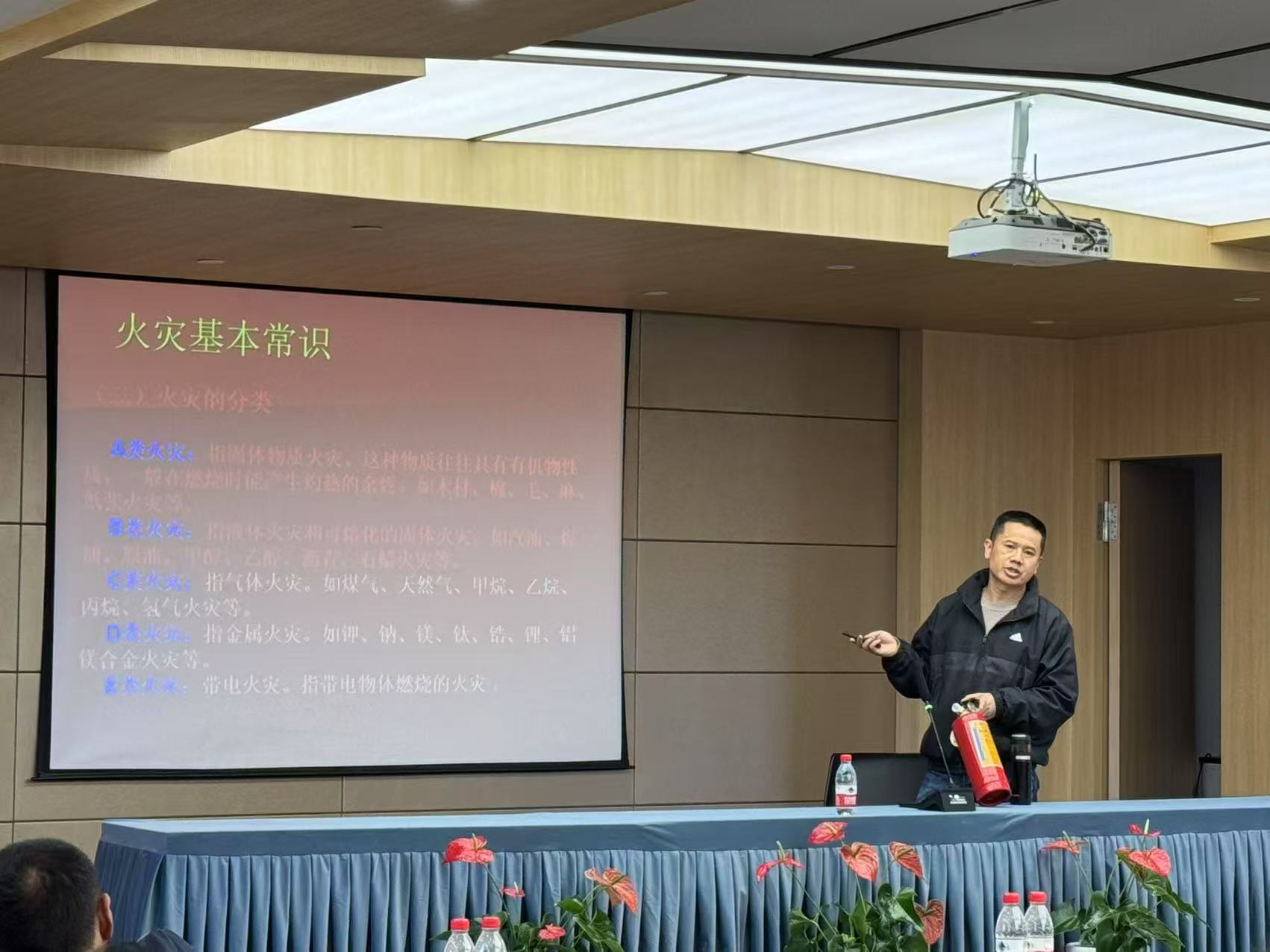 消防培訓(xùn)進(jìn)市場(chǎng) 共同打造“防火墻”