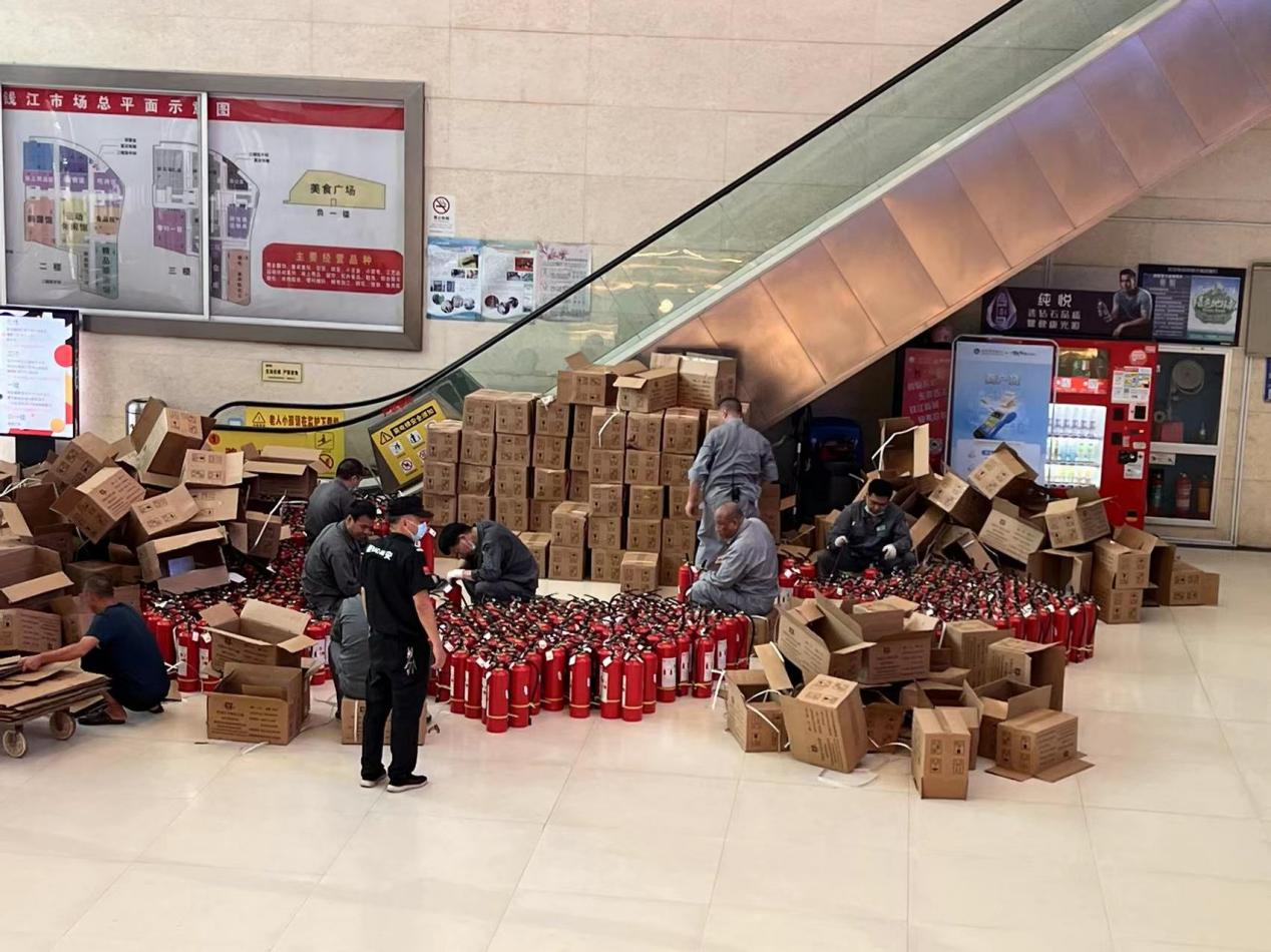 嚴(yán)查嚴(yán)管?chē)?yán)治，錢(qián)江商城完成滅火器更換工作