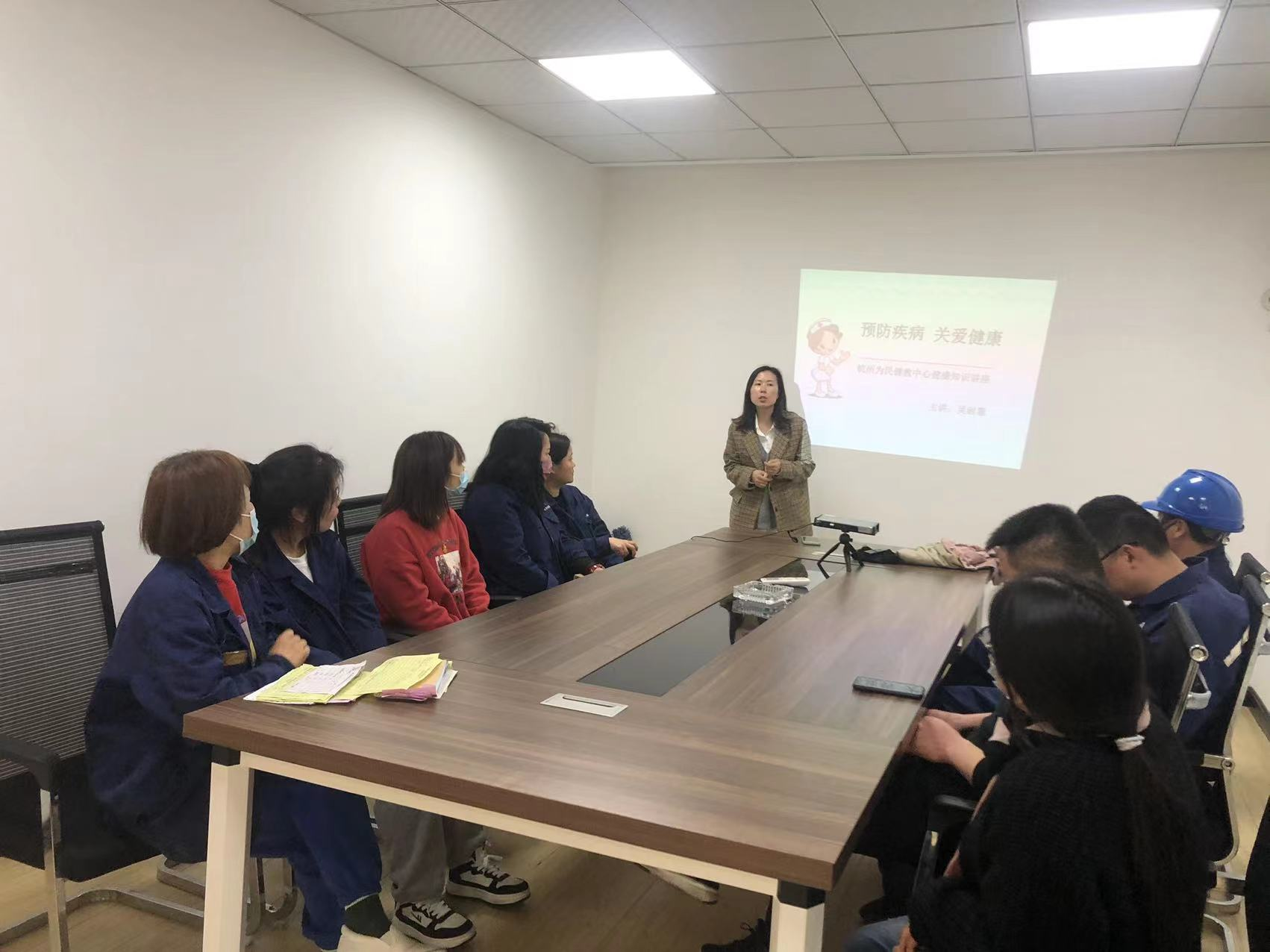 關(guān)注健康，遠(yuǎn)離疾病