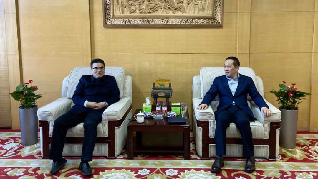 拱墅區(qū)委常委、統(tǒng)戰(zhàn)部部長(zhǎng)王書(shū)評(píng)蒞臨集團(tuán)慰問(wèn)走訪