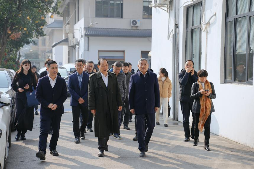 市政協(xié)黨組副書記、副主席許明一行赴律威調(diào)解中心調(diào)研