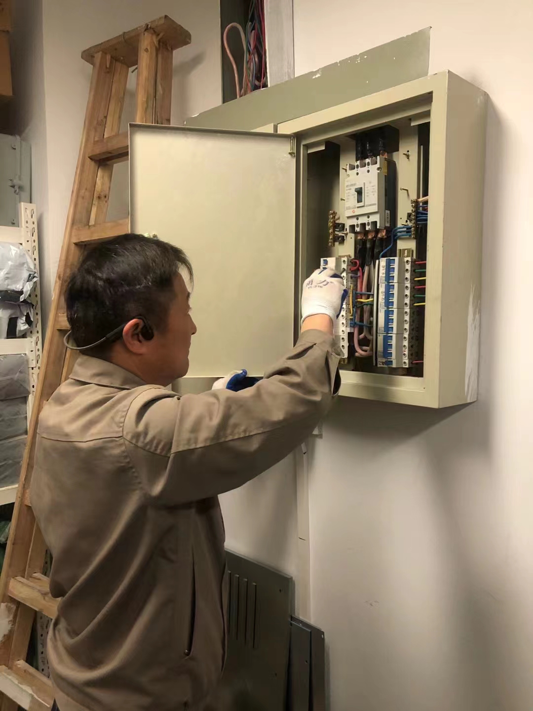 “嚴(yán)”字當(dāng)頭重排查，杜絕隱患予心安——文創(chuàng)園開展電路安全排查工作