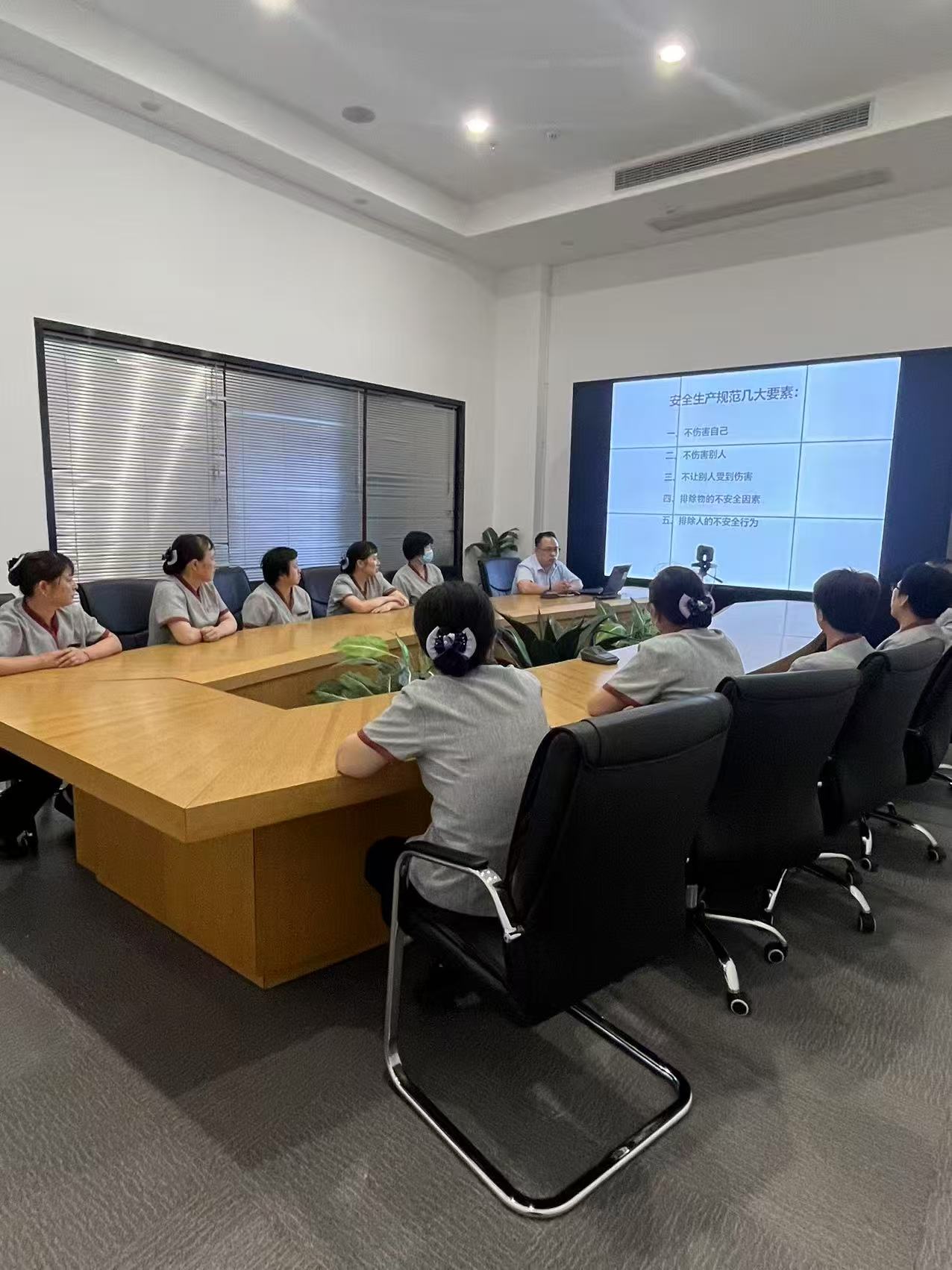 人人講安全，個(gè)個(gè)會應(yīng)急——建華文創(chuàng)集團(tuán)扎實(shí)開展“安全生產(chǎn)月”系列活動(dòng)