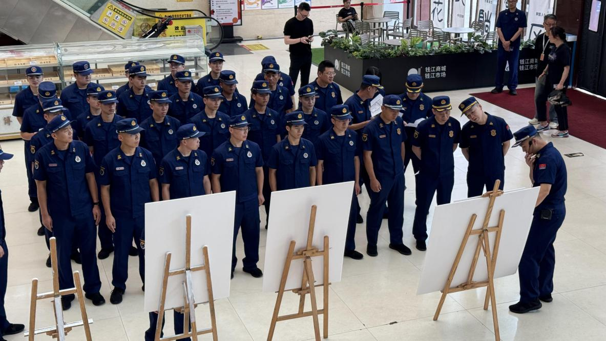 杭州市消防救援支隊(duì)副支隊(duì)長毛蔚軍蒞臨商城檢查指導(dǎo)