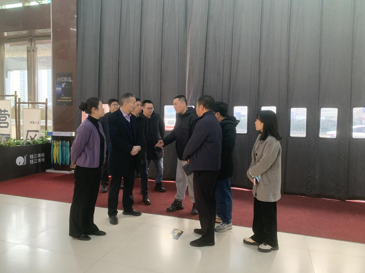 拱墅區(qū)應急管理局一行走訪錢江商城開展專業(yè)市場消防安全調研工作