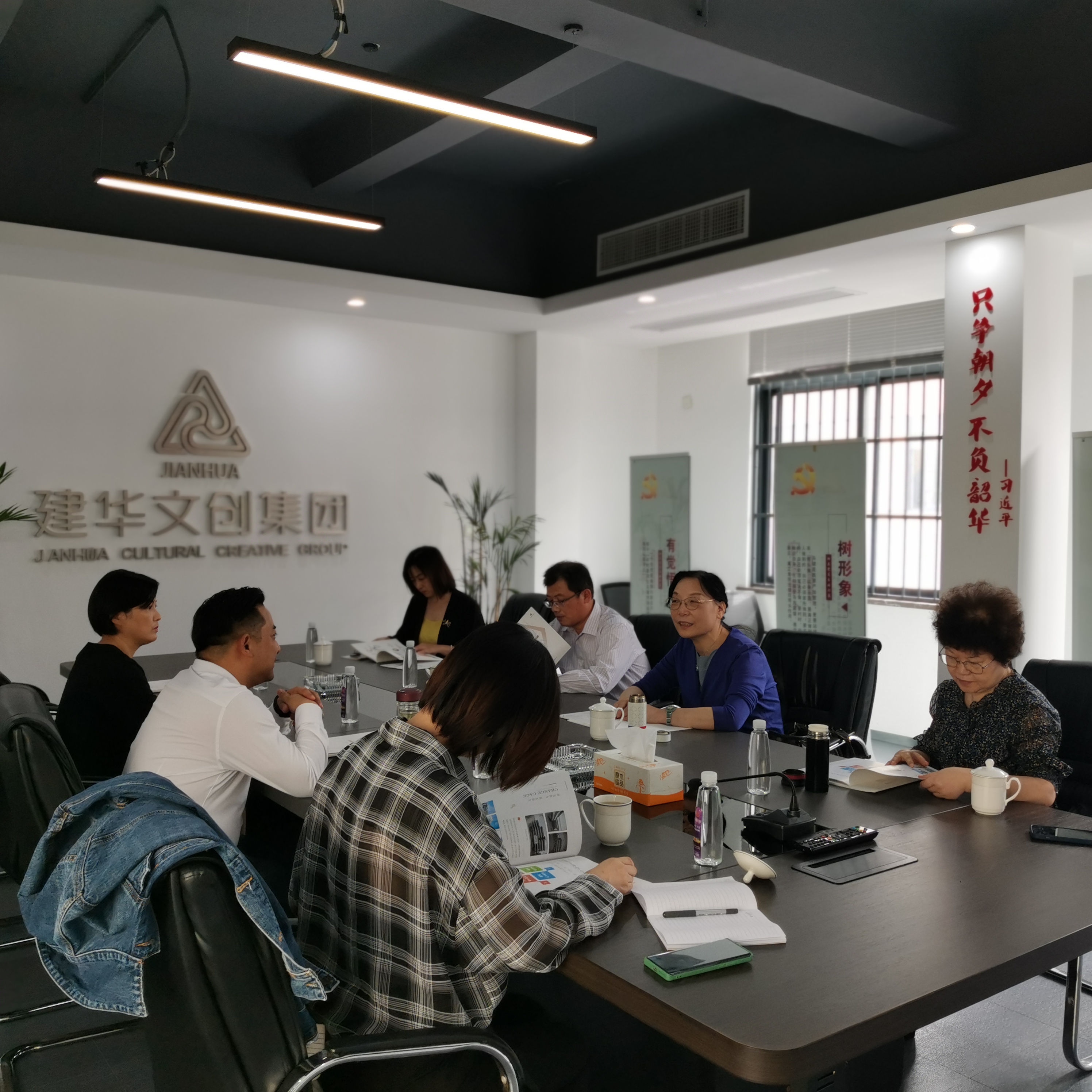 浙江省工商業(yè)聯(lián)合會(huì)秘書(shū)長(zhǎng)陳俊燕一行蒞臨廬陽(yáng)建華文創(chuàng)園調(diào)研