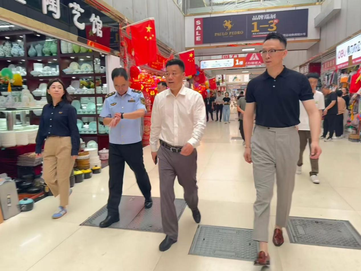 沈建立副區(qū)長一行赴錢江商城開展節(jié)前消防安全與經營管理工作檢查指導