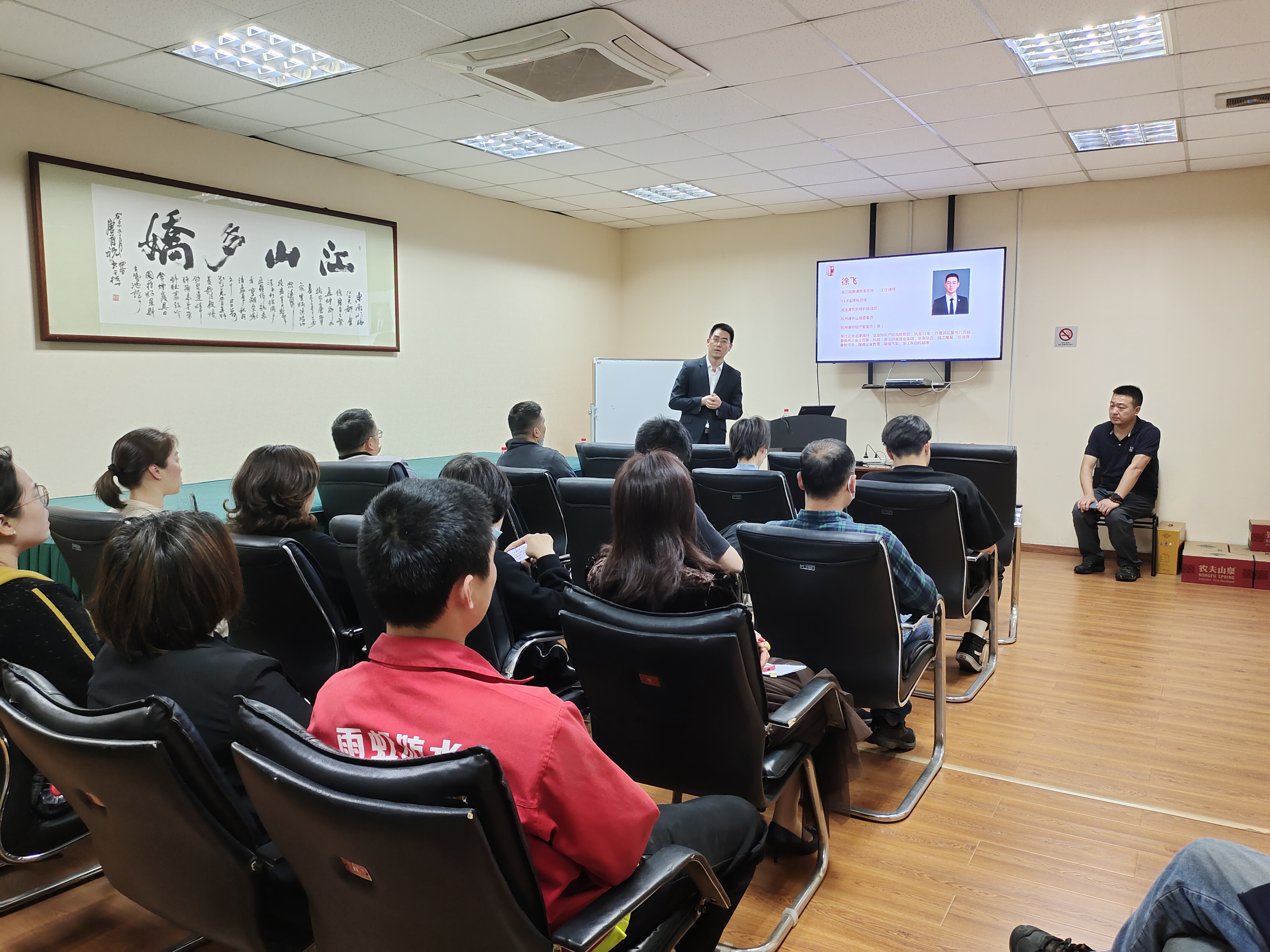 學(xué)習(xí)法律、尊法守法——建華市場開展法律知識講座