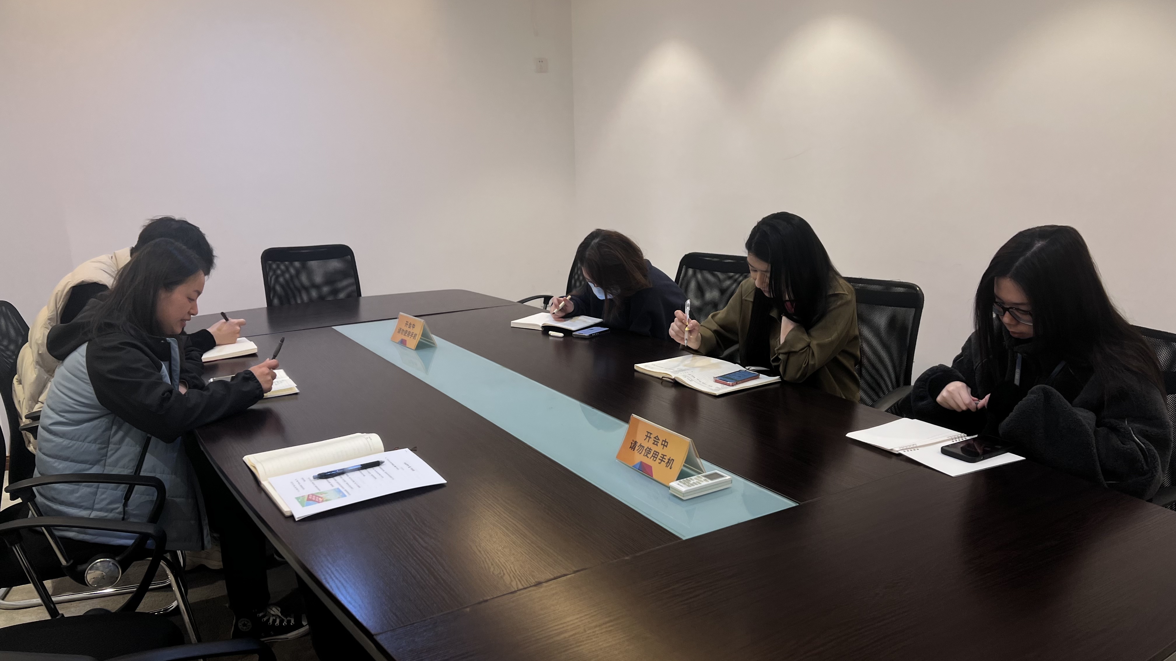 水晶城企劃組召開(kāi)1月活動(dòng)方案復(fù)盤總結(jié)會(huì)議