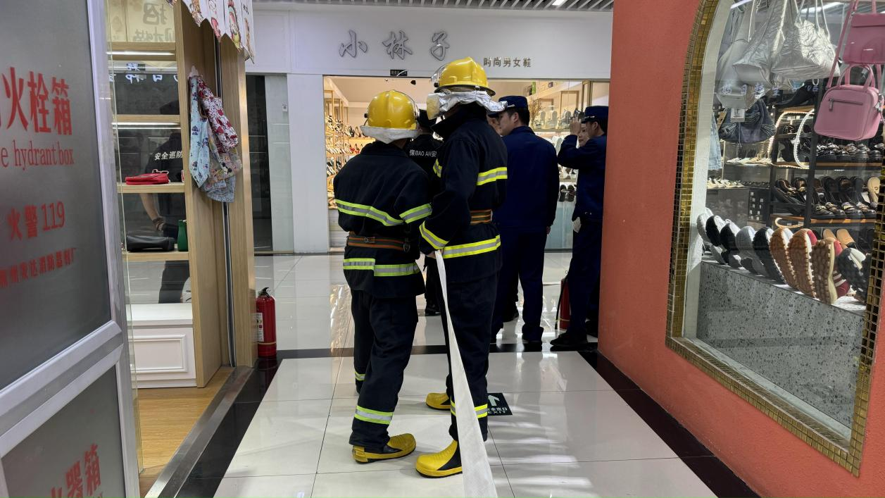 以演促防，錢江商城聯(lián)合水晶城開展微型消防站拉練