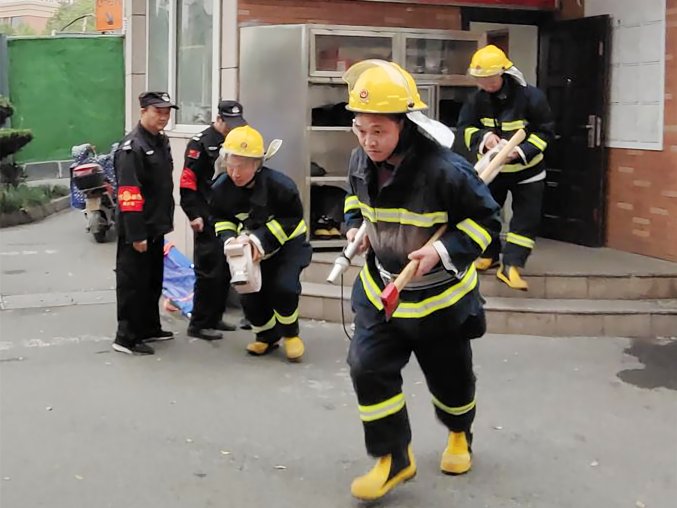 安全第一，防范為先——建華市場開展消防疏散演練活動