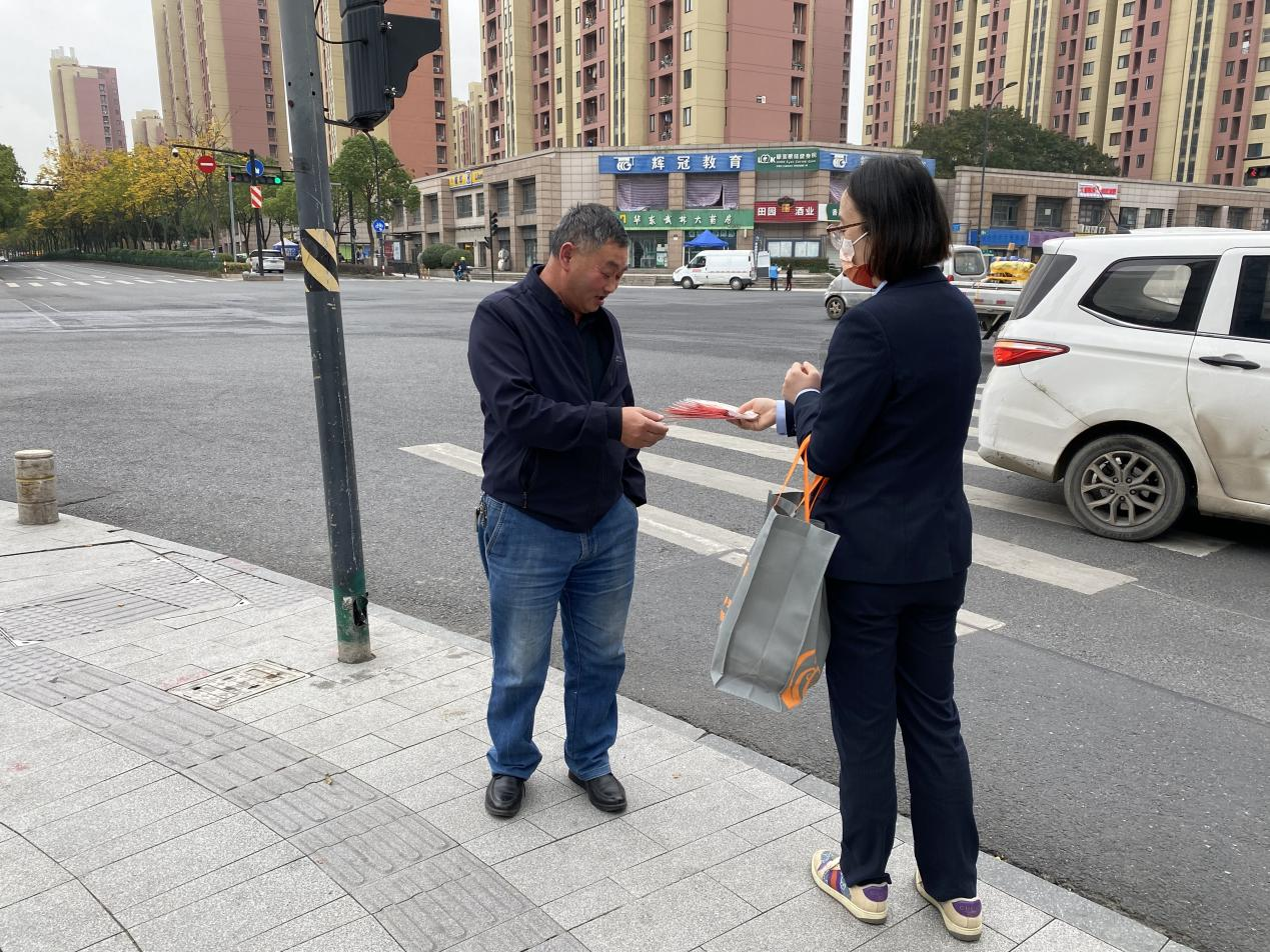 錢(qián)江商城免費(fèi)發(fā)放定制口罩  疫情防控暖民心