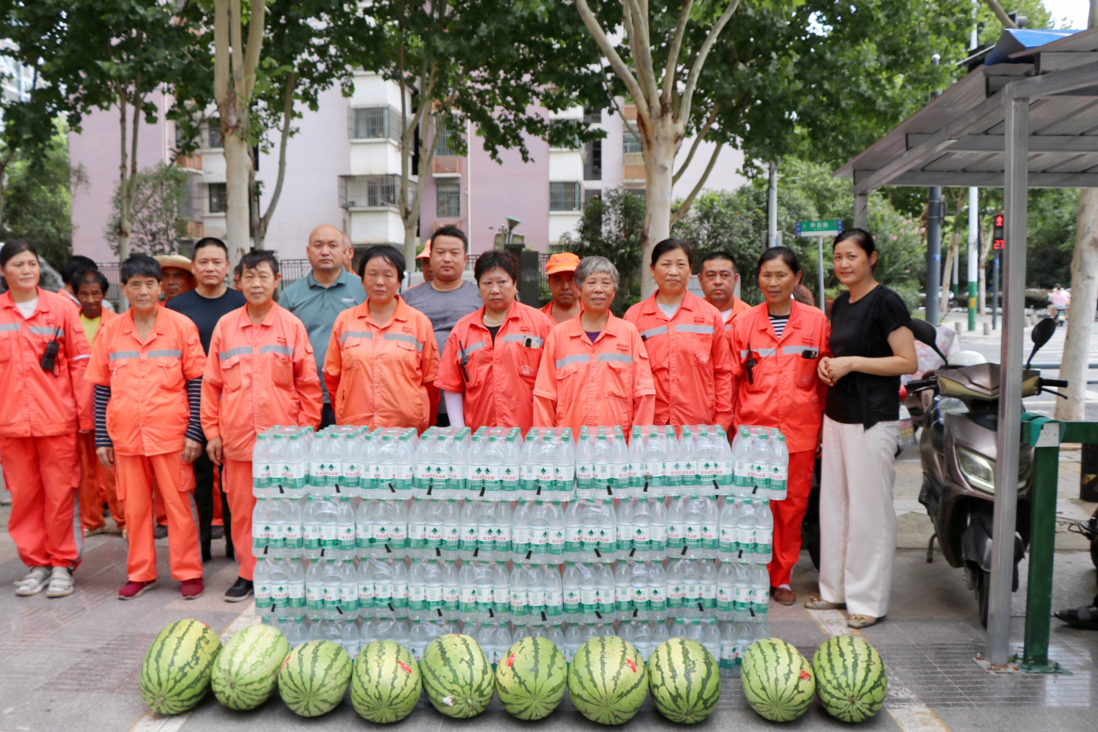  酷暑送清涼，關(guān)愛顯擔(dān)當(dāng)——廬陽建華文創(chuàng)園攜手愛心企業(yè)開展夏日送清涼活動