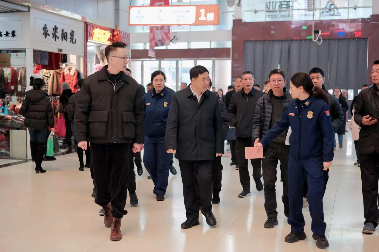 省、市、區(qū)領(lǐng)導(dǎo)蒞臨錢江商城指導(dǎo)安全生產(chǎn)工作