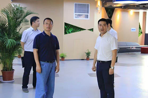 20160818拱墅區(qū)委常委、組織部李煒蒞臨杭州建華文創(chuàng)集團總部調(diào)研指導 (3).jpg