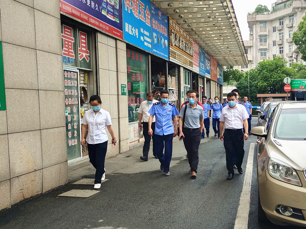 走訪市場(chǎng).jpg 走訪市場(chǎng).jpg